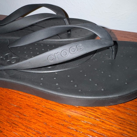 CROCS Classic Black Flip Flops - Picture 3 of 3
